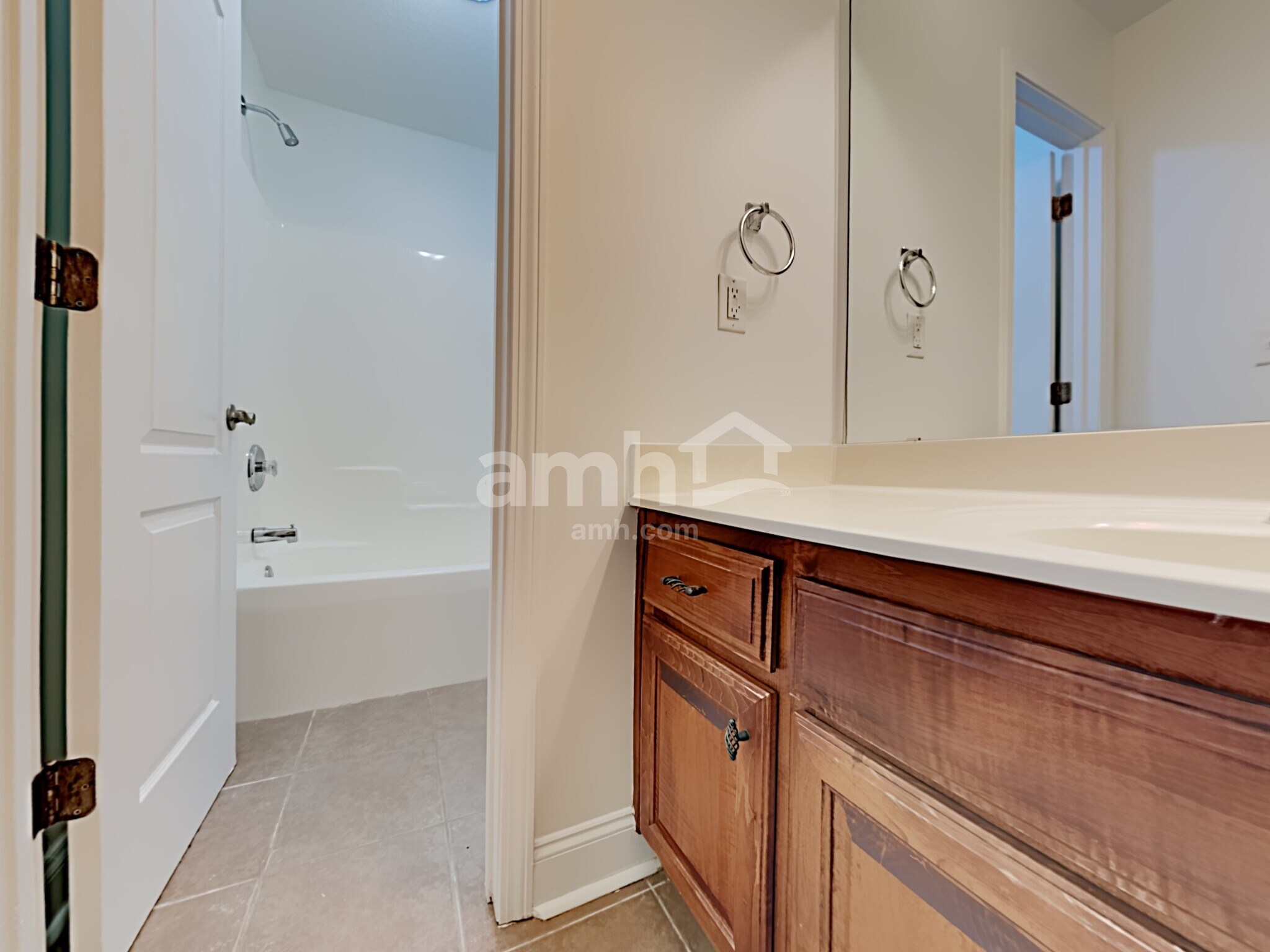 Building Photo - 901 Vandiver Ct