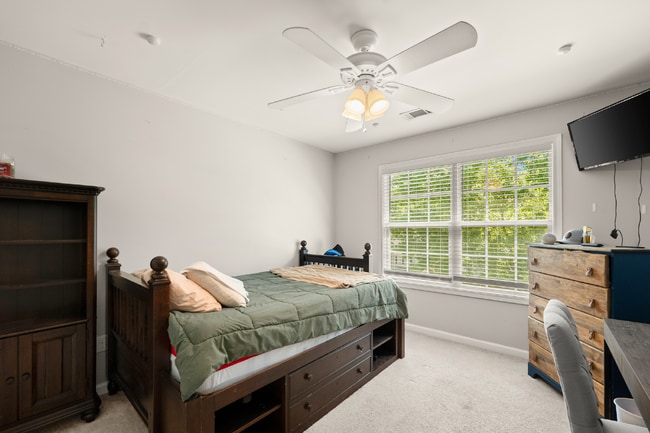 Building Photo - Spacious 5 Bedroom/3 Bath Home with Basement!