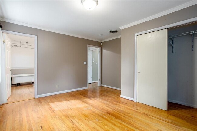 Building Photo - 4089 Longview Dr