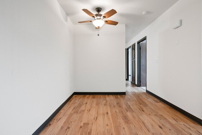 Building Photo - Kelly Street Villas