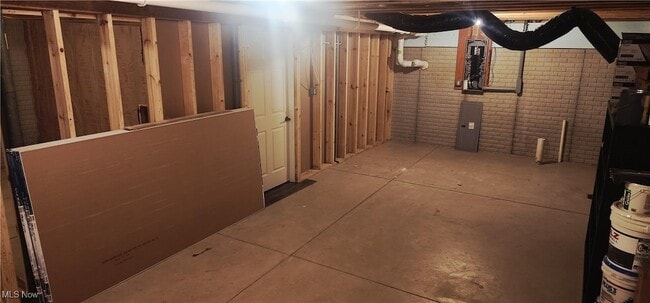 Building Photo - 6965 Chandlersville Rd