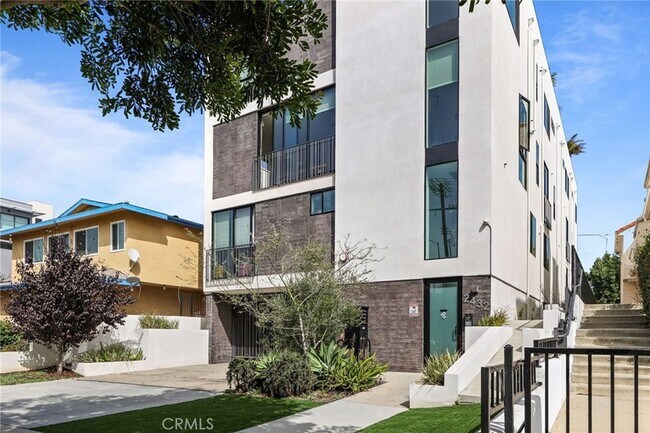 Building Photo - 2432 Penmar Ave