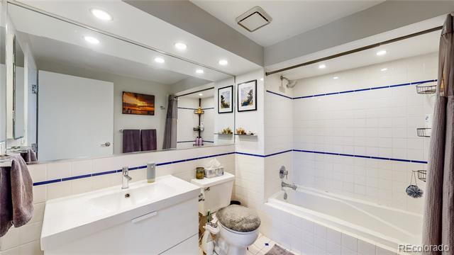 Building Photo - 3377 Blake St