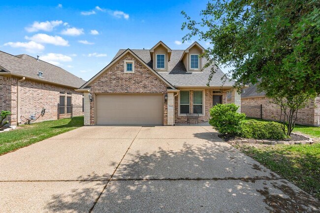 Building Photo - 1806 Lakeshore Cir