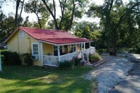 Building Photo - 402 E College St