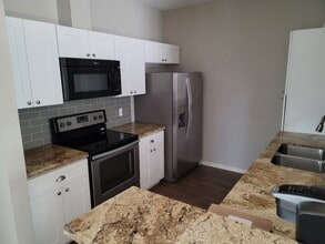 Building Photo - 517 1/2 Atchison Street Unit