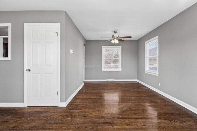 Building Photo - 815 W 187th St