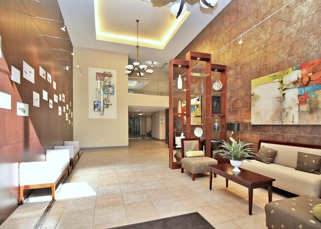 Building Photo - Spectacular 7th floor corner unit condo in...