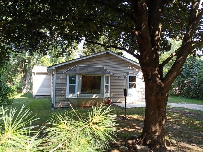 Building Photo - 801 Sanders Rd