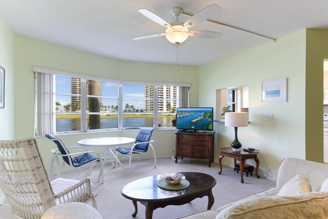 Building Photo - Waterfront Condo in North Palm Beach