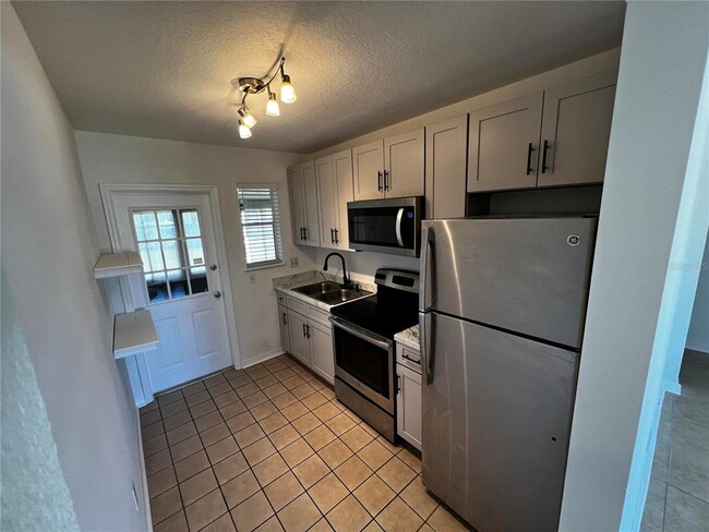 Building Photo - 24 Oriole Cir