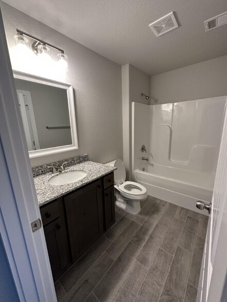 Building Photo - 451 Rama St