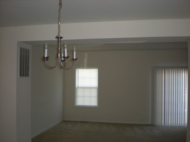 Building Photo - Room for a large family!