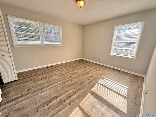 Building Photo - 1576 Hobbs Island Rd SE