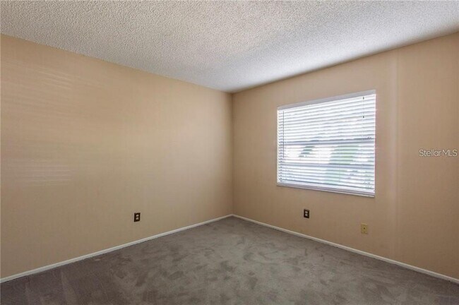 Building Photo - 1021 Breeze Dr