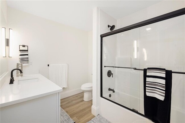 Building Photo - 50 S County Trl