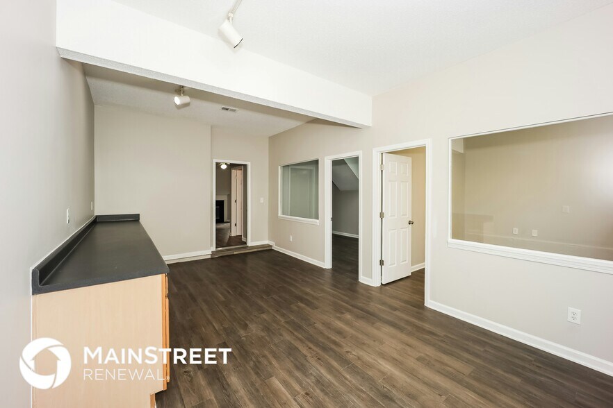 Building Photo - 7030 Mahogany Dr