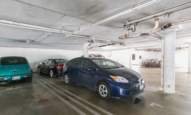 Tandem garage parking - 3640 Cardiff Ave