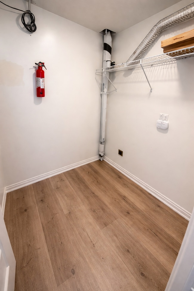 Building Photo - No deposit option for qualified renters