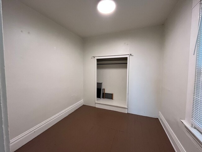 Building Photo - One Bedroom Close to Downtown and WWU