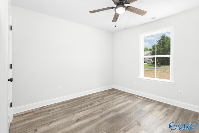 Building Photo - 335 Maple Cir