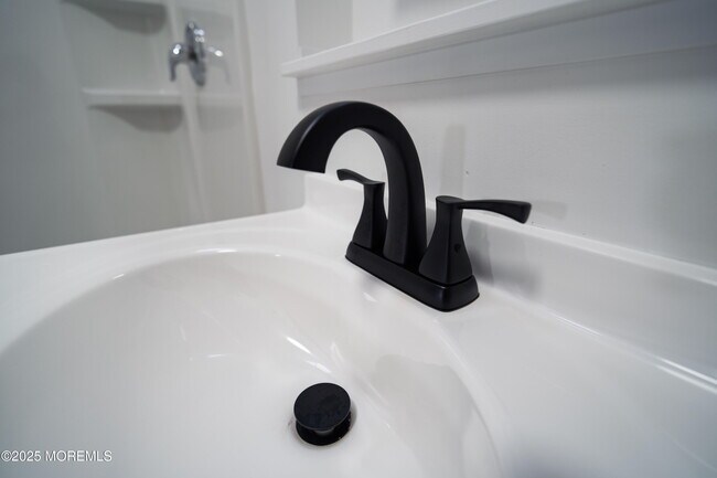 Building Photo - 218 Holly Ave