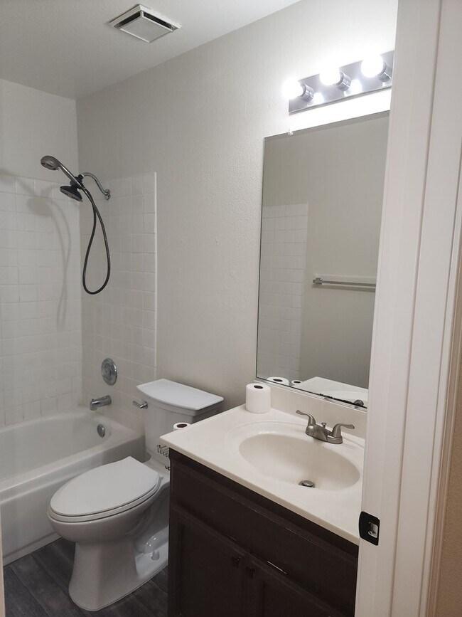 Building Photo - Salida 3 bedroom 2 bathroom