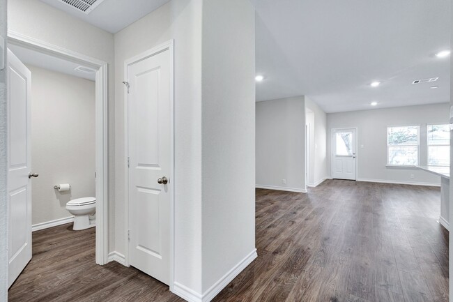 Building Photo - Brookstone Creek