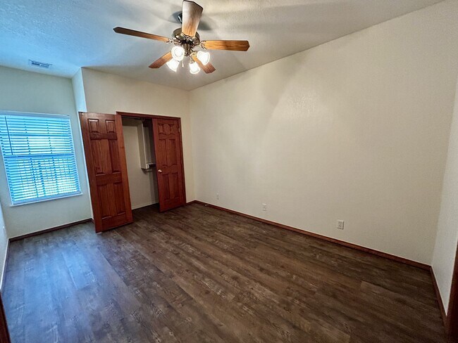 Building Photo - 4424 NW 32nd Pl
