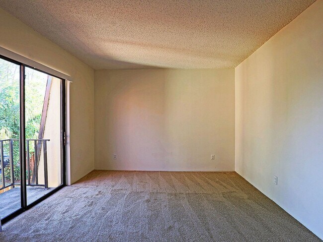 Building Photo - Parkwoods 1556-1