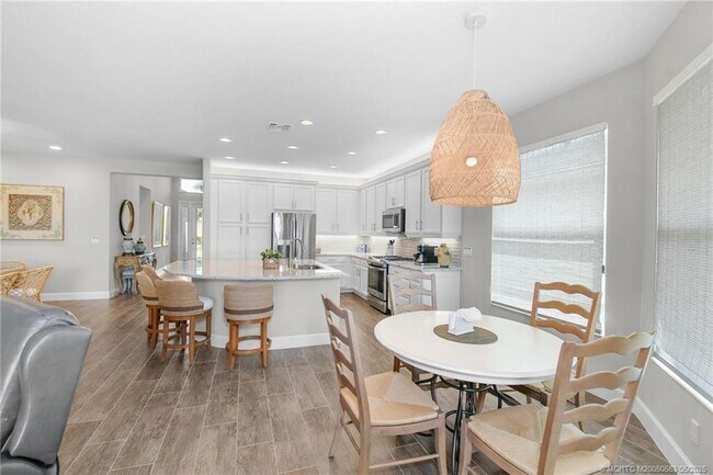 Building Photo - 11933 SW Coral Cove Pkwy