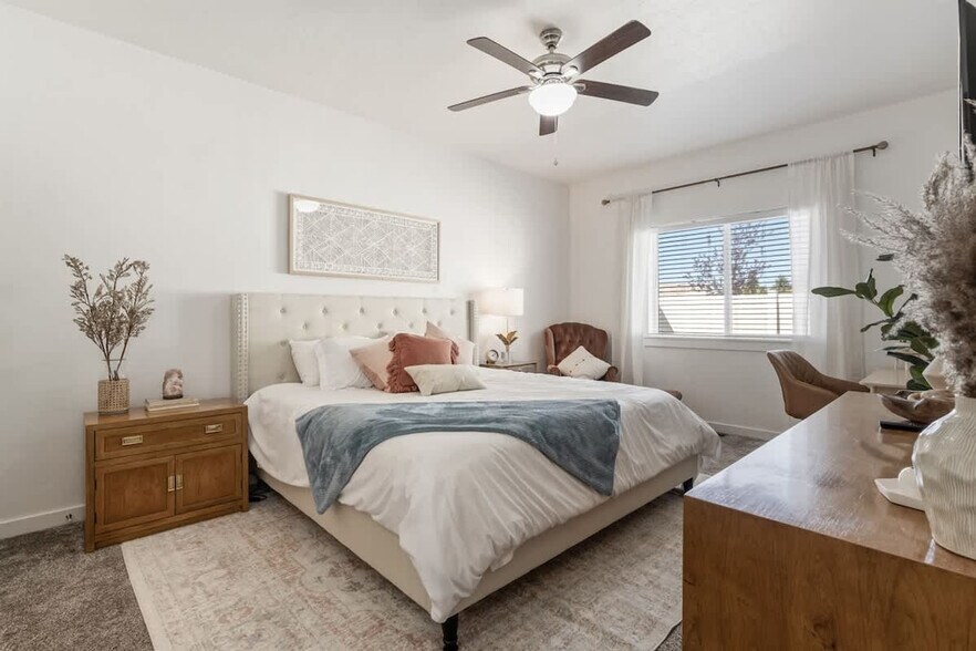 Building Photo - 2084 W Bella Ln