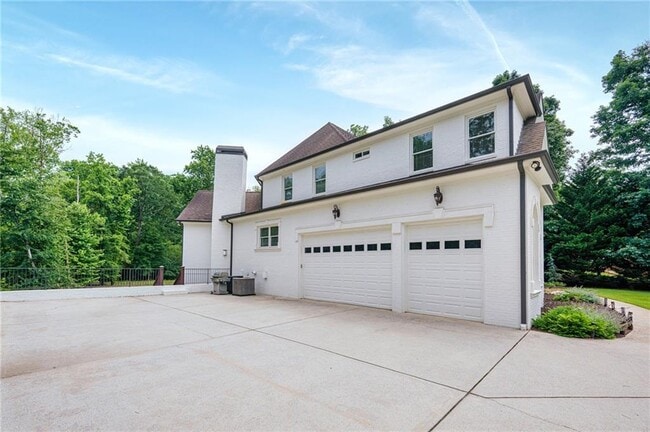 Building Photo - 105 Chablis Ct