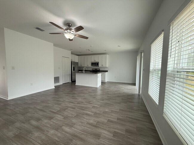 Building Photo - Beautiful 3 bedroom 2 bathroom home