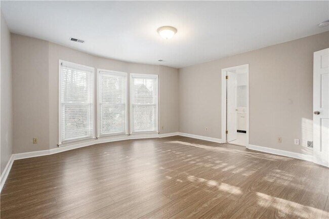 Building Photo - 5647 Queensborough Dr