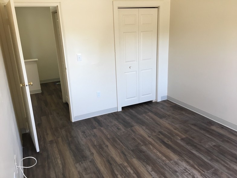 Small Bedroom - 255 Stevens St