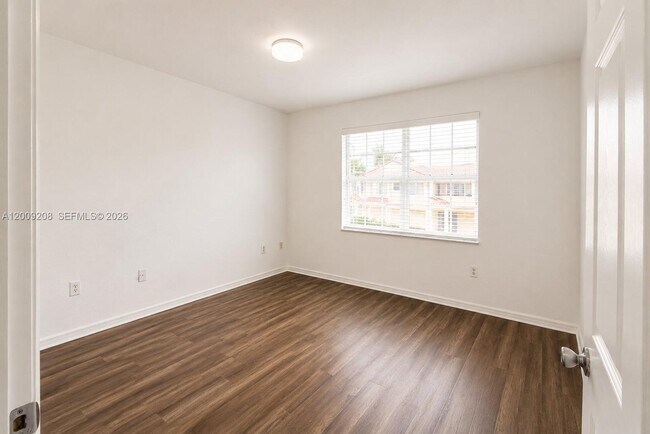Building Photo - 1002 Belmont Ln
