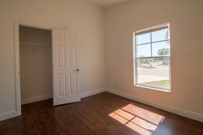 Building Photo - 661 Berwick Dr