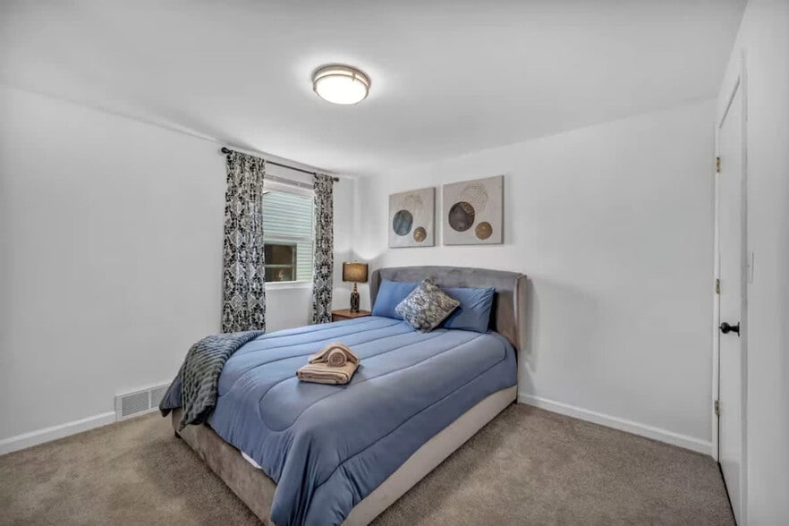 Building Photo - 113 Madison Ave