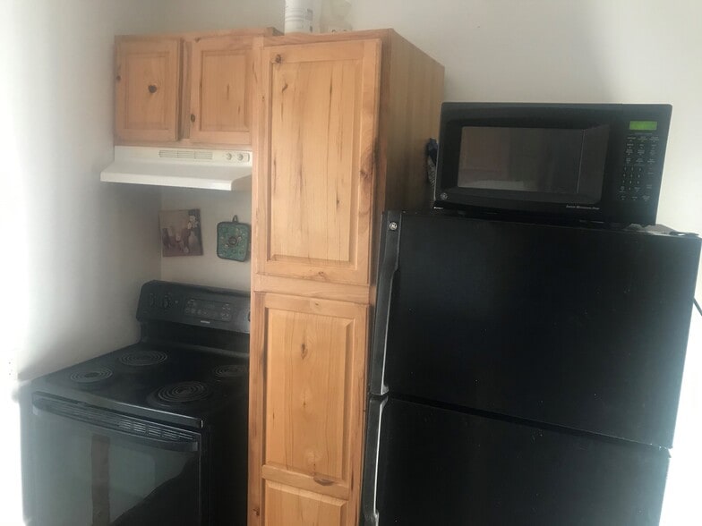 Kitchen - 625 14th Ave