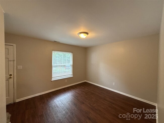 Building Photo - 409 Hawley Ave