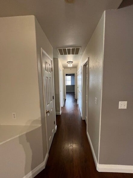 Building Photo - 402 N Amador St