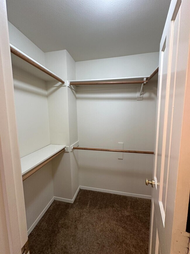 Building Photo - 273 W Cromwell Ave