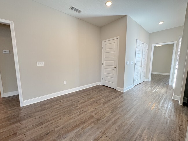 Building Photo - 35 Grove Cir