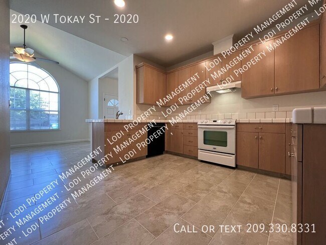 Building Photo - 2020 W Tokay St