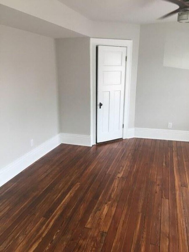 Building Photo - 1131