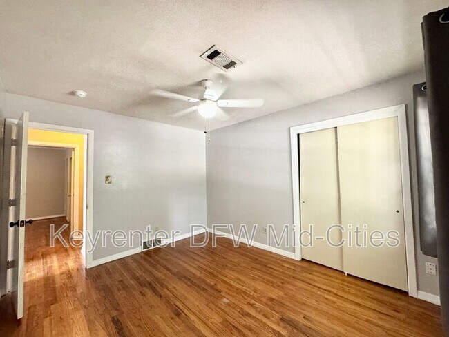 Building Photo - 2505 Crestview Cir