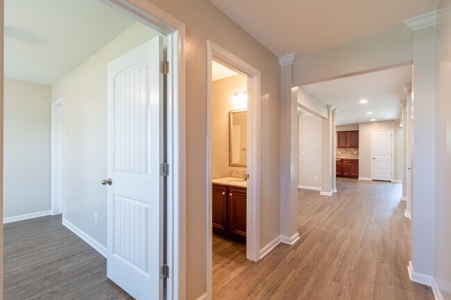 Building Photo - 3733 Moseley Dr