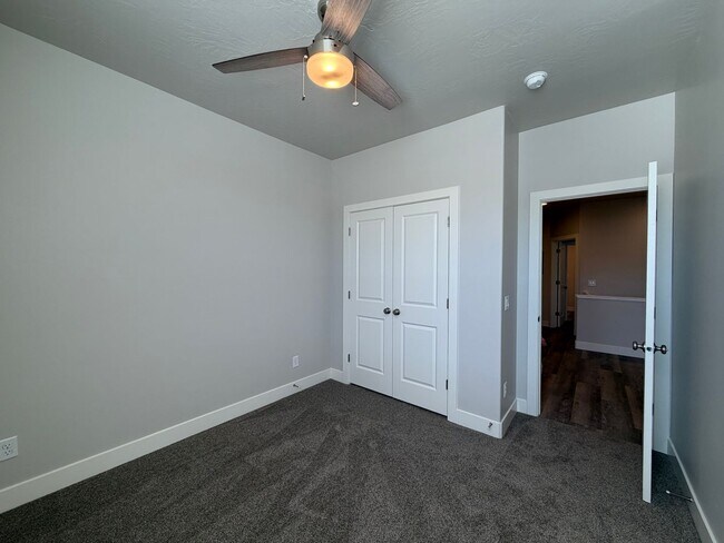 Building Photo - BRAND NEW TOWNHOME FOR RENT!