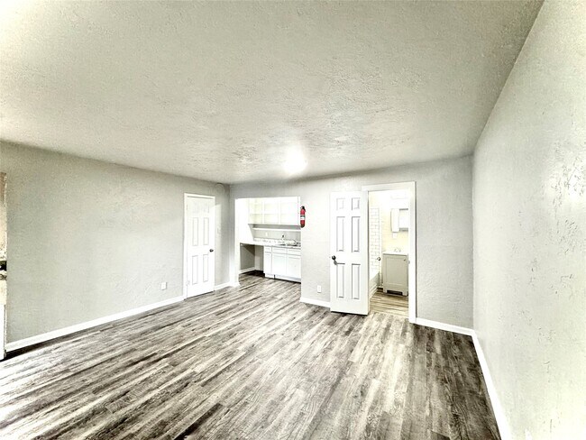 Building Photo - 1756 W Main St